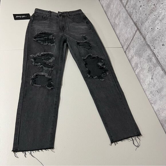 🚨 🆕 Nasty Gal Peek in Distressed Mom Jeans Washed Black | destroyed denim - Picture 2 of 9
